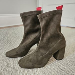 Daniella Shevel BellaMia Suede Pull on Boots size 40, US 9, military green